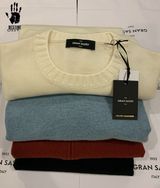 A Felted Cashmere pulóverekről és garbókról