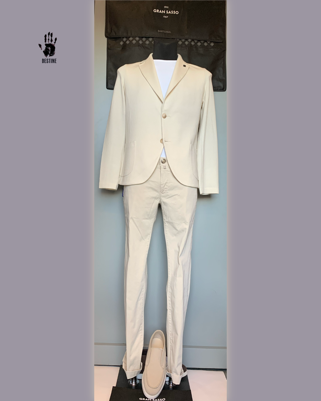 Idea 38: One pair of trousers. Seven different looks.