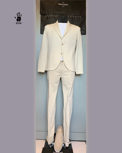 Idea 38: One pair of trousers. Seven different looks.