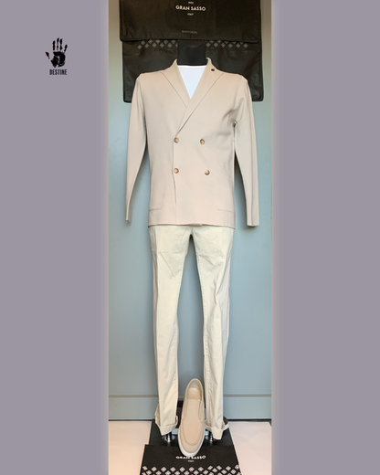 Idea 38: One pair of trousers. Seven different looks.